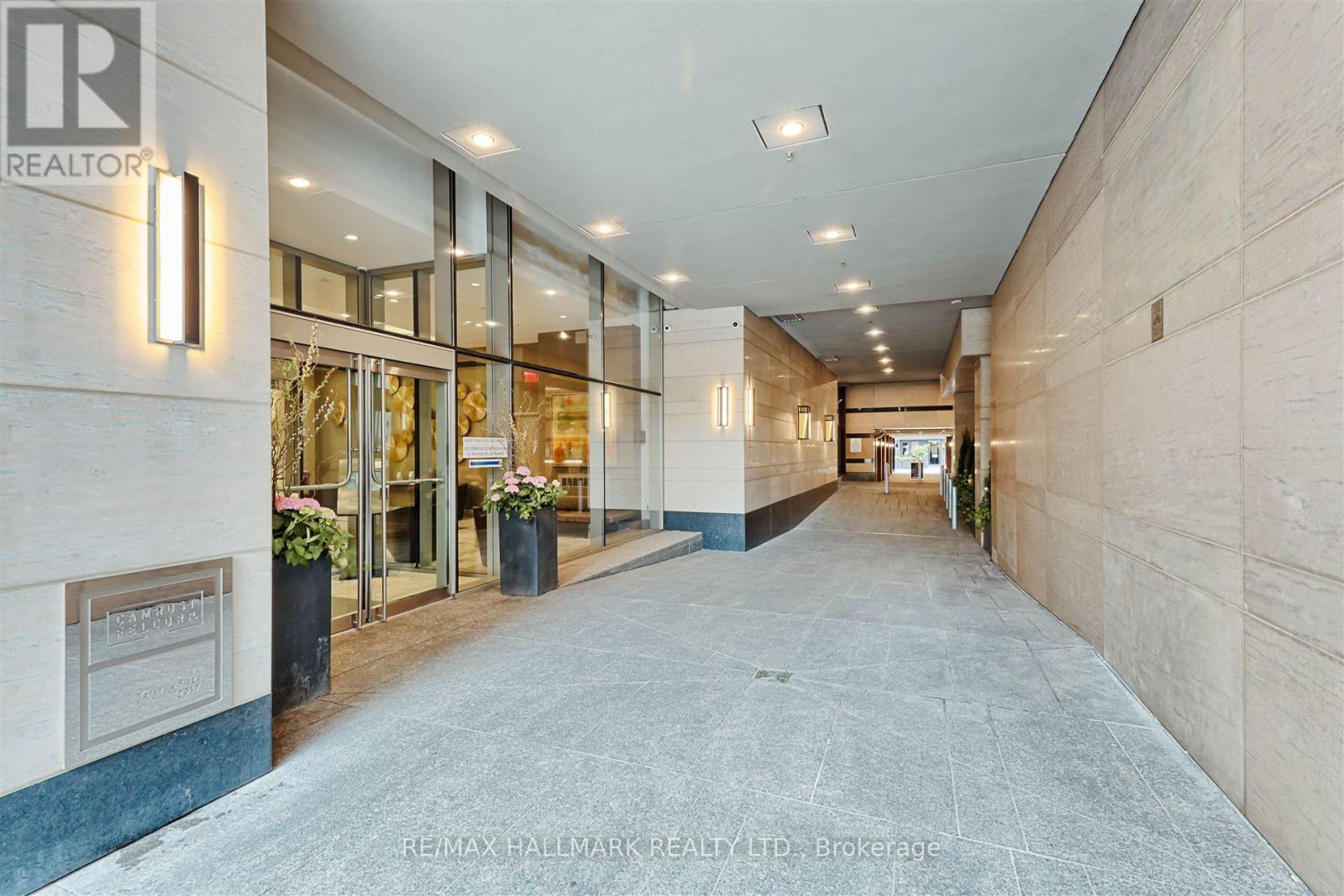 1412 - 155 Yorkville Avenue, Toronto (Annex), Ontario  M5R 0B4 - Photo 2 - C13027996