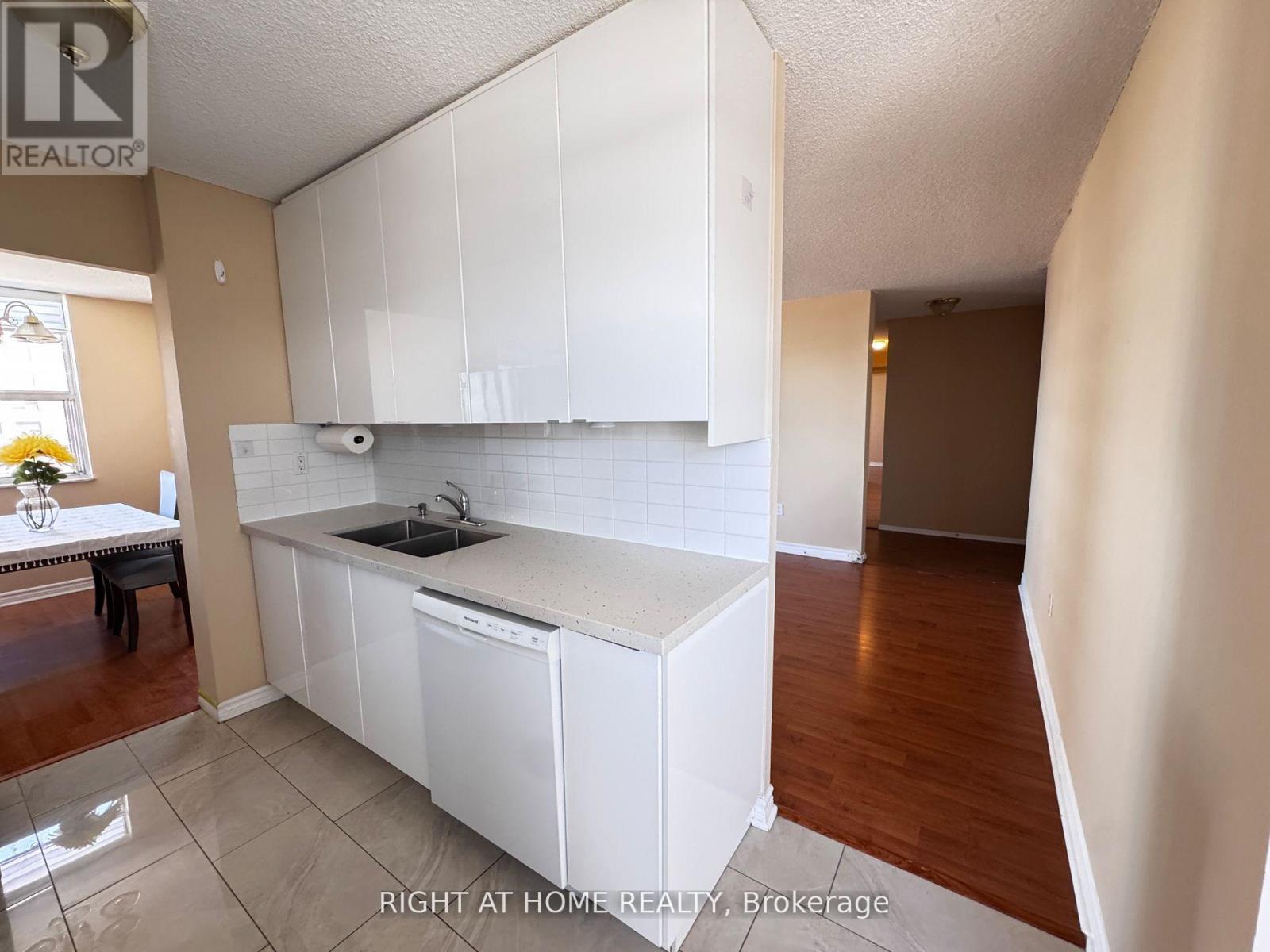 2104 - 205 Hilda Avenue, Toronto, Ontario  M2M 4B1 - Photo 2 - C13028010