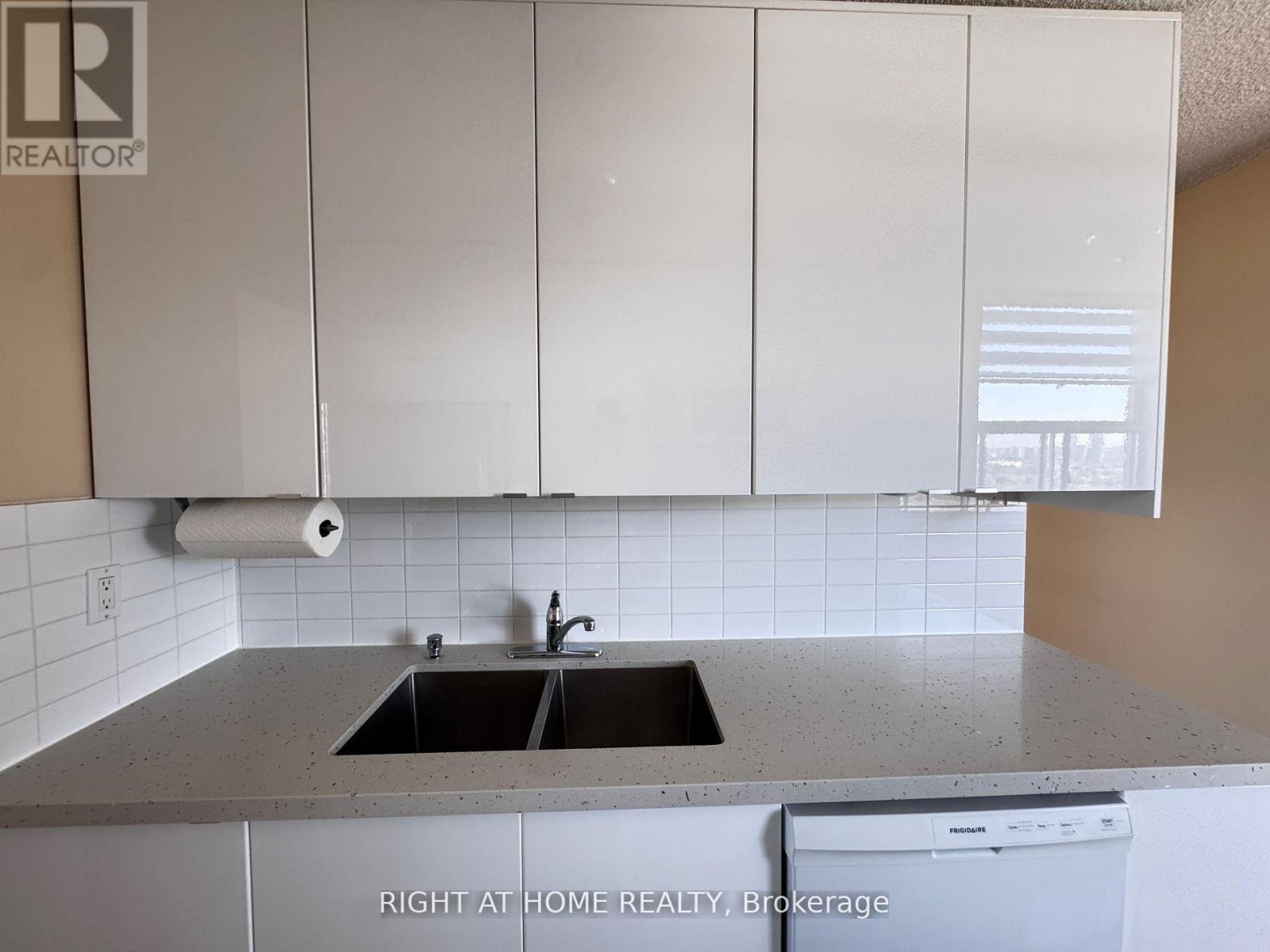 2104 - 205 Hilda Avenue, Toronto, Ontario  M2M 4B1 - Photo 6 - C13028010