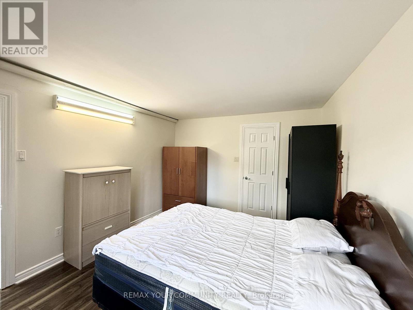 Back Unit - 17 Regatta Crescent, Toronto, Ontario  M2R 2X7 - Photo 7 - C13026882