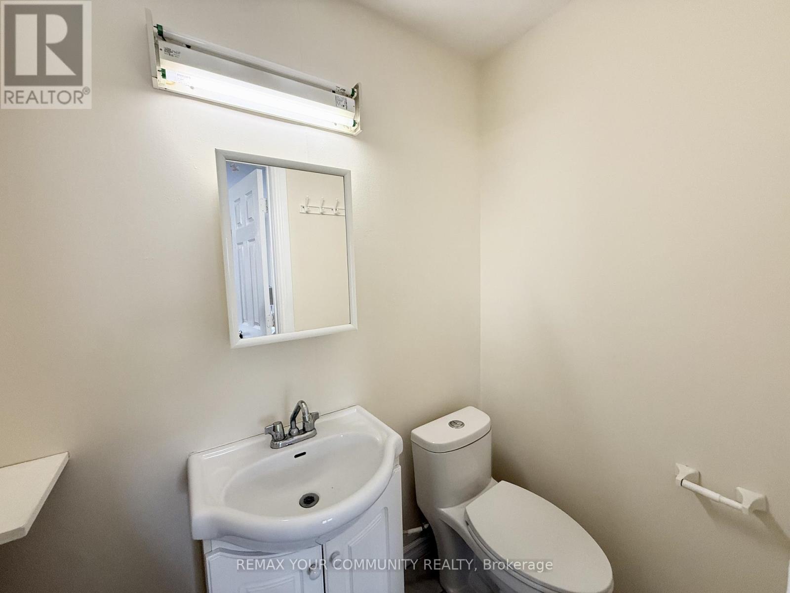 Back Unit - 17 Regatta Crescent, Toronto, Ontario  M2R 2X7 - Photo 9 - C13026882
