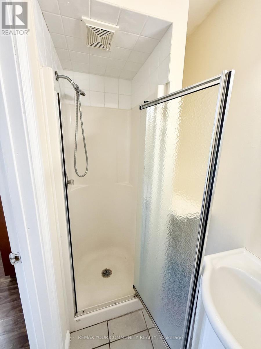 Back Unit - 17 Regatta Crescent, Toronto, Ontario  M2R 2X7 - Photo 10 - C13026882