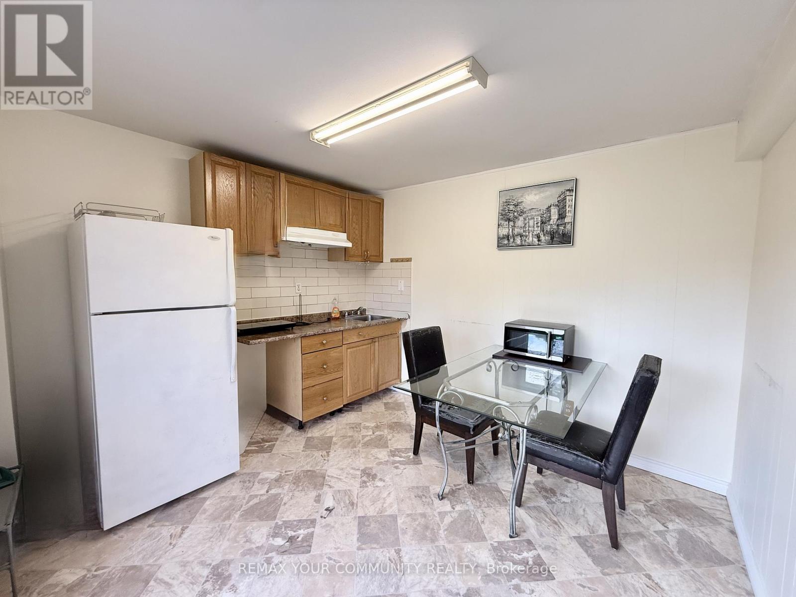 Back Unit - 17 Regatta Crescent, Toronto, Ontario  M2R 2X7 - Photo 3 - C13026882