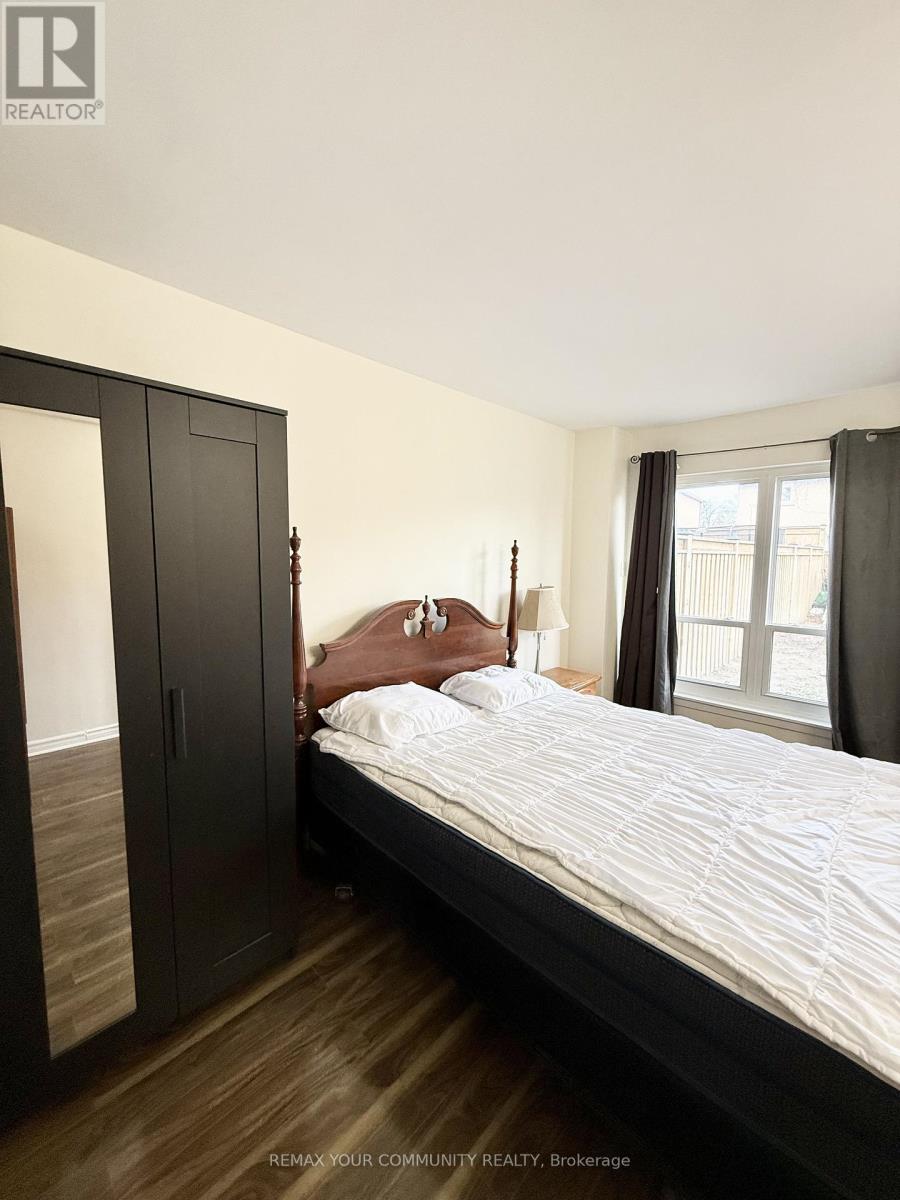 Back Unit - 17 Regatta Crescent, Toronto, Ontario  M2R 2X7 - Photo 5 - C13026882