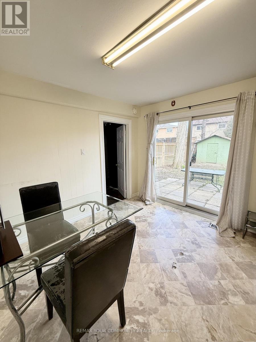 Back Unit - 17 Regatta Crescent, Toronto, Ontario  M2R 2X7 - Photo 4 - C13026882