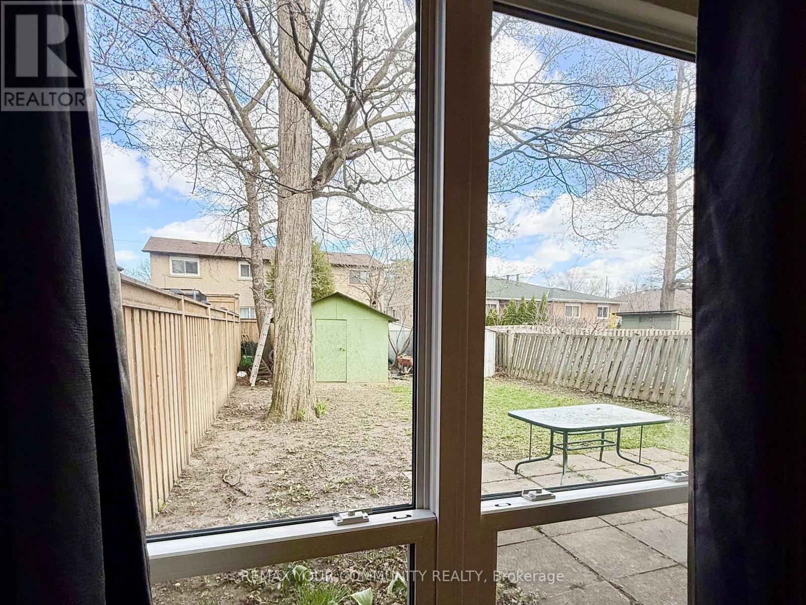 Back Unit - 17 Regatta Crescent, Toronto, Ontario  M2R 2X7 - Photo 8 - C13026882