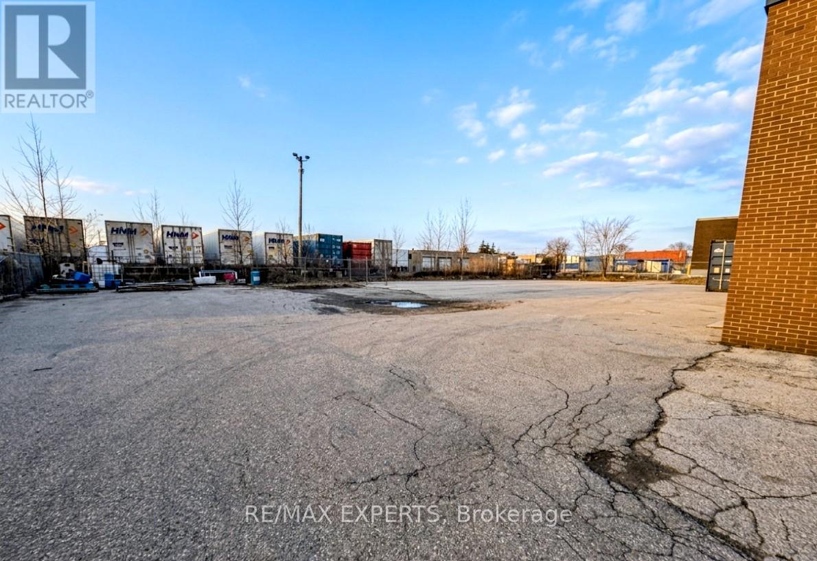 5240 General Road, Mississauga, Ontario  L4W 1G8 - Photo 3 - W13028012