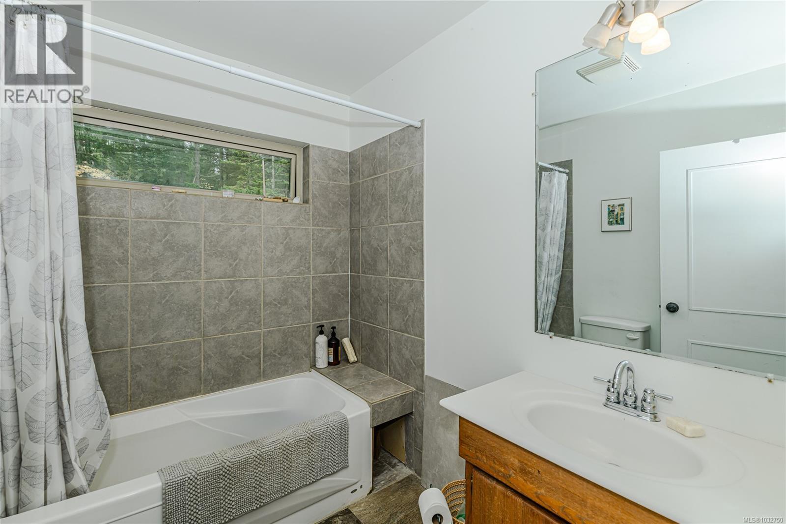 210 Epron Rd, Salt Spring, British Columbia  V8K 1C7 - Photo 16 - 1032750