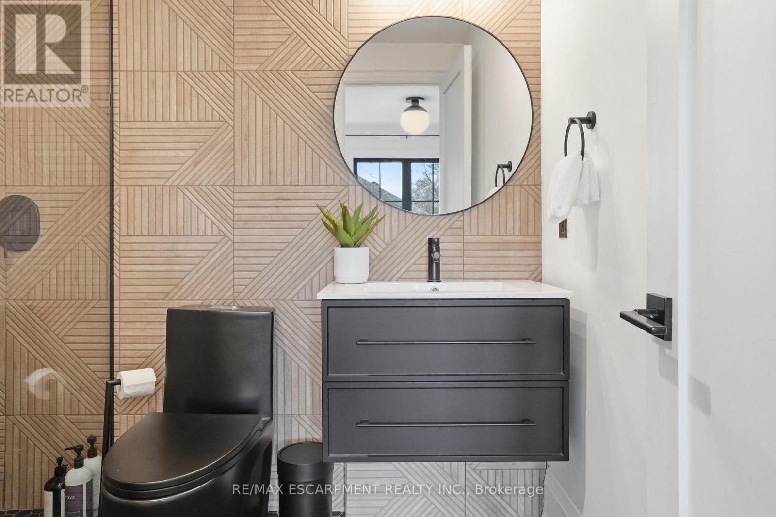 136 Rockcliffe Road, Hamilton, Ontario  L9H 7H3 - Photo 35 - X13027982