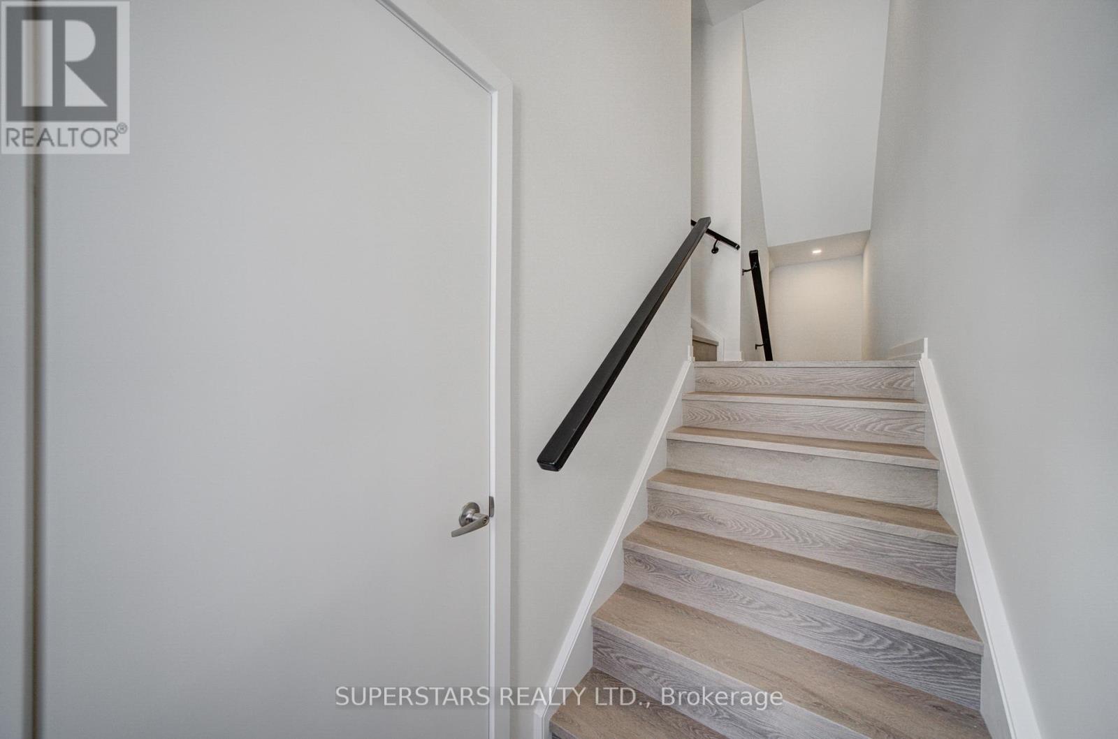 12 Chapple Lane, Richmond Hill, Ontario  L4B 0J4 - Photo 4 - N12883440