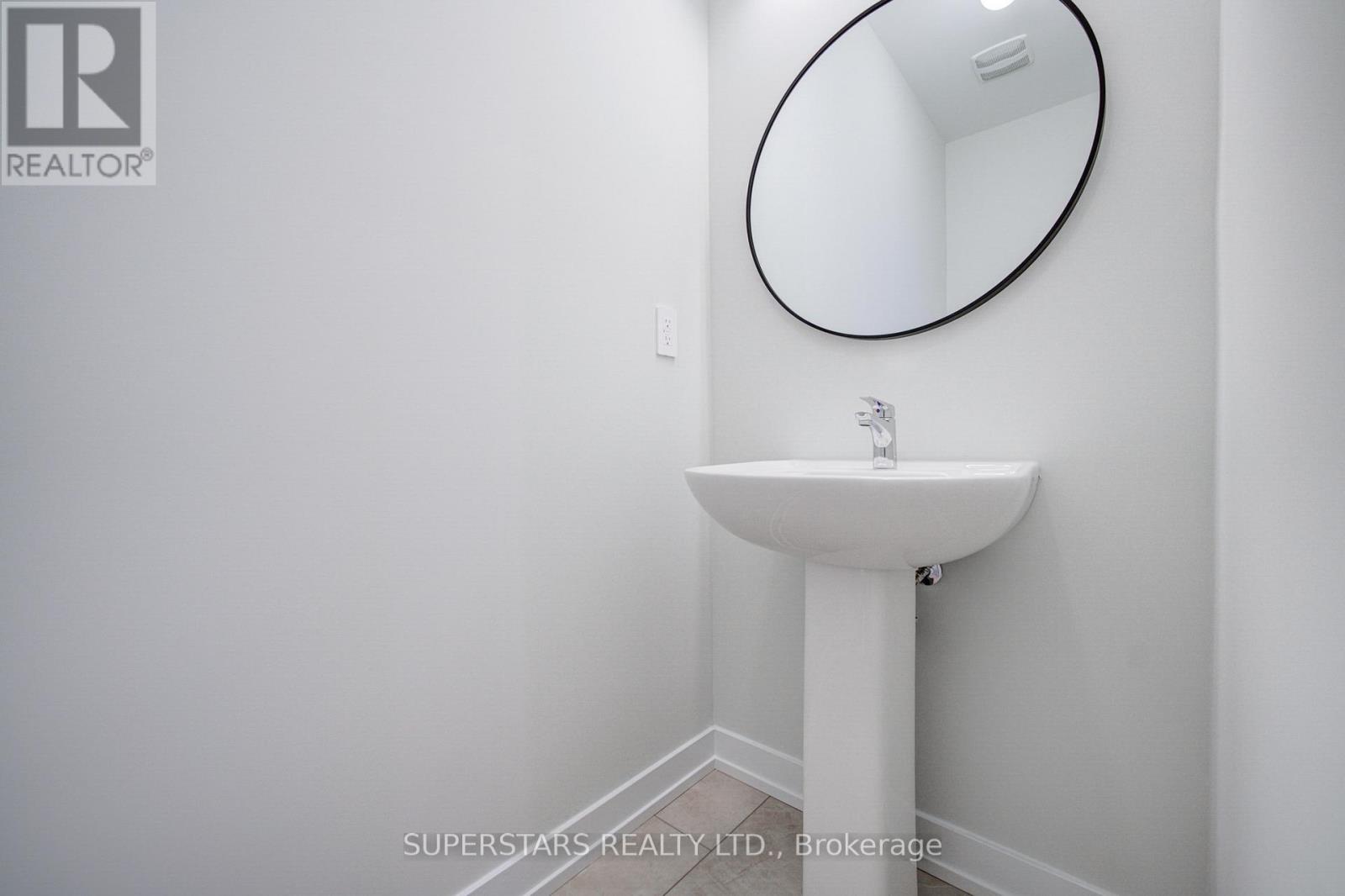12 Chapple Lane, Richmond Hill, Ontario  L4B 0J4 - Photo 3 - N12883440