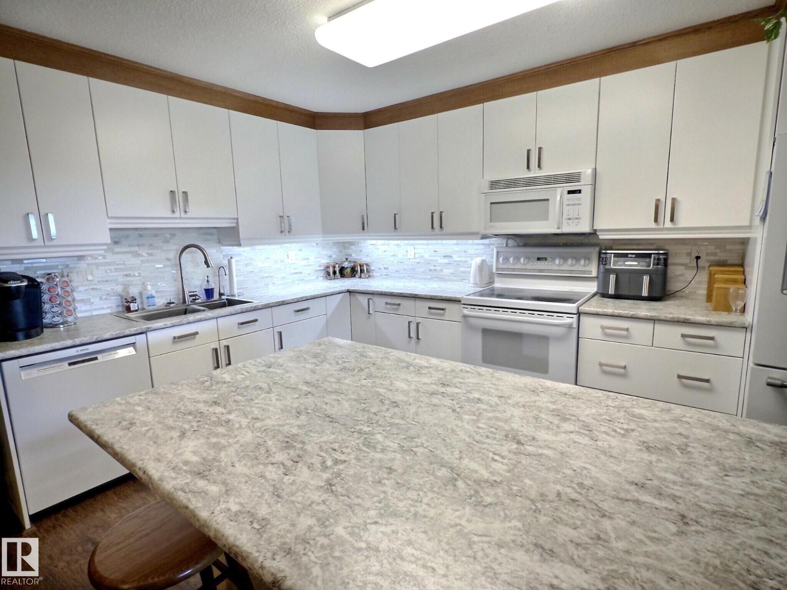 #108 8922 156 St Nw, Edmonton, Alberta  T5R 5Z3 - Photo 4 - E4483449