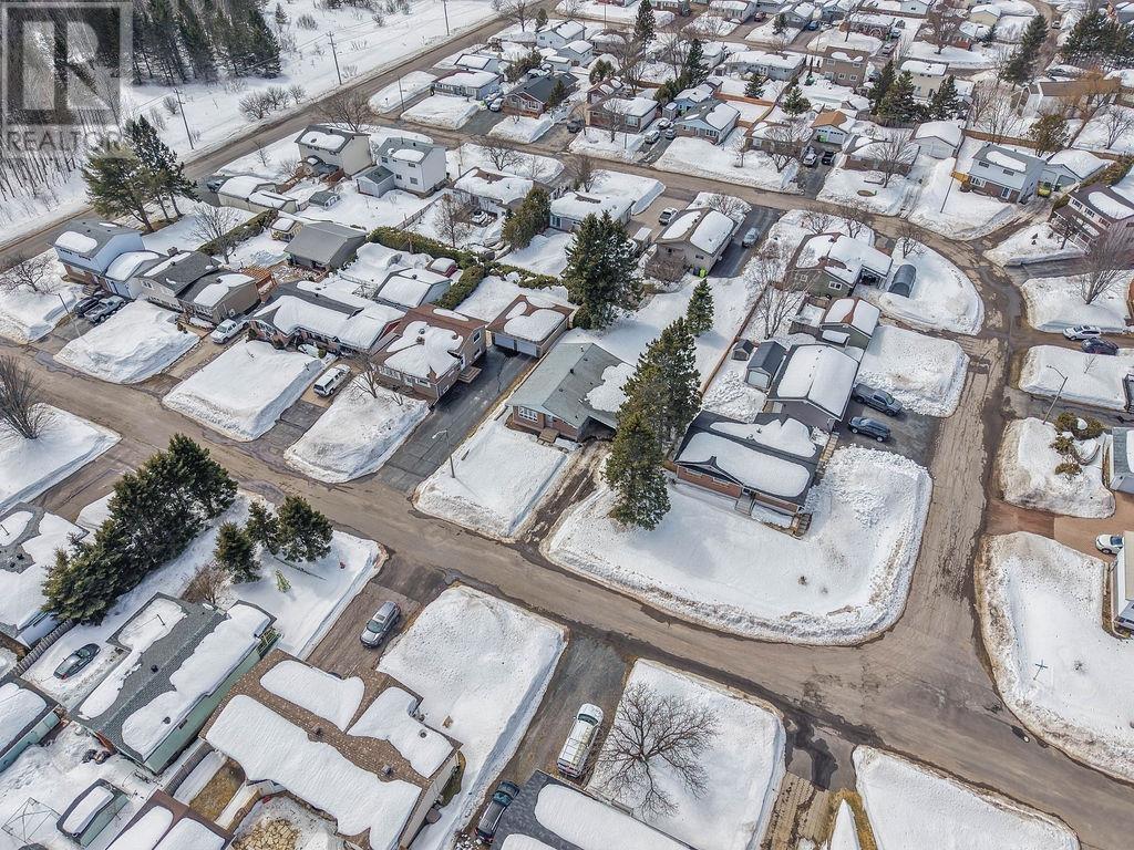 9 East Dunrobin Bay, Sault Ste. Marie, Ontario  P6C 5T4 - Photo 6 - SM260718