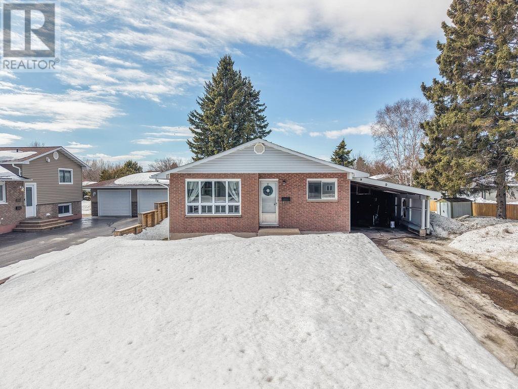 9 East Dunrobin Bay, Sault Ste. Marie, Ontario  P6C 5T4 - Photo 3 - SM260718