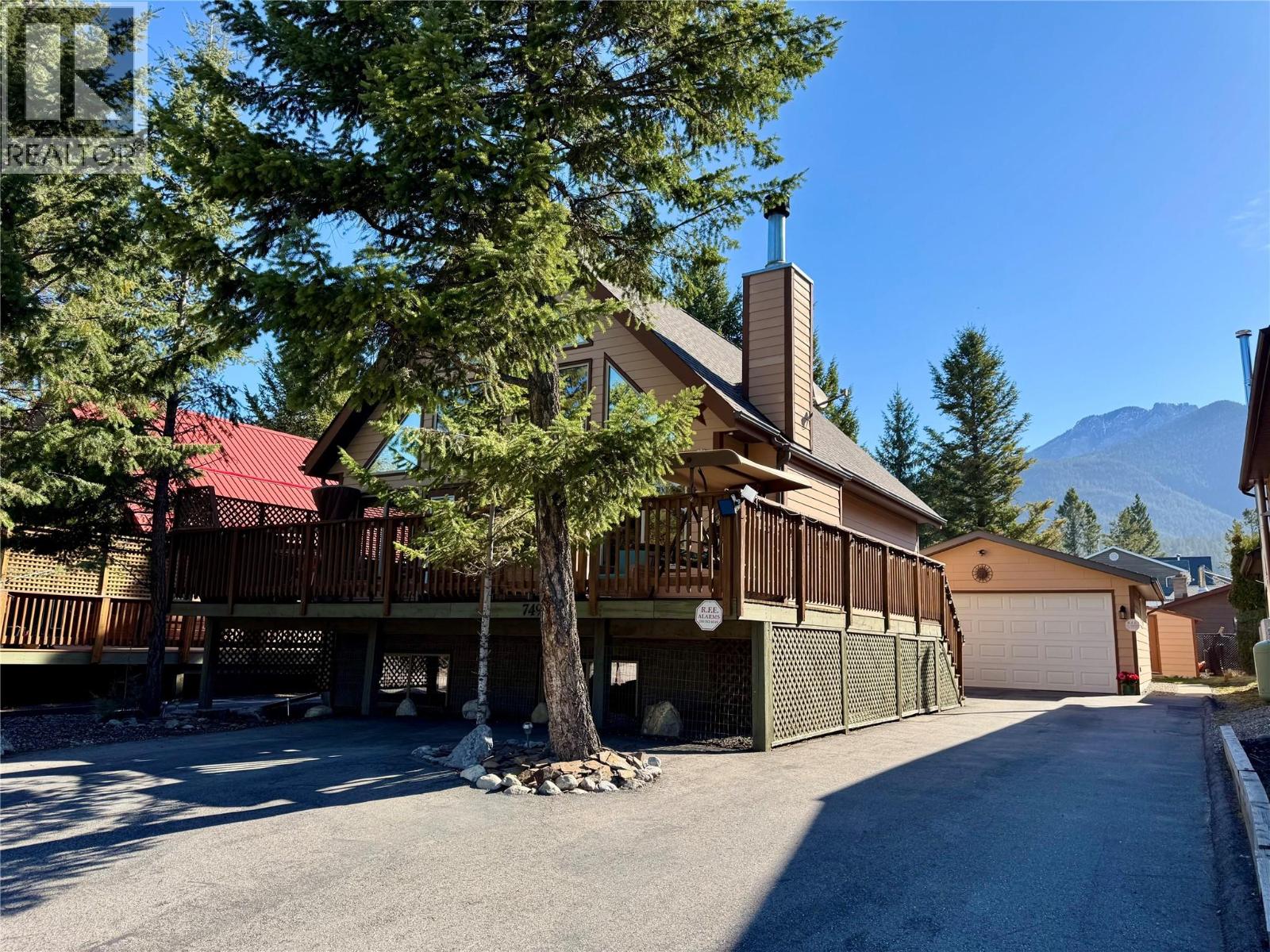 7490 Pine Cone Lane, Radium Hot Springs, British Columbia
