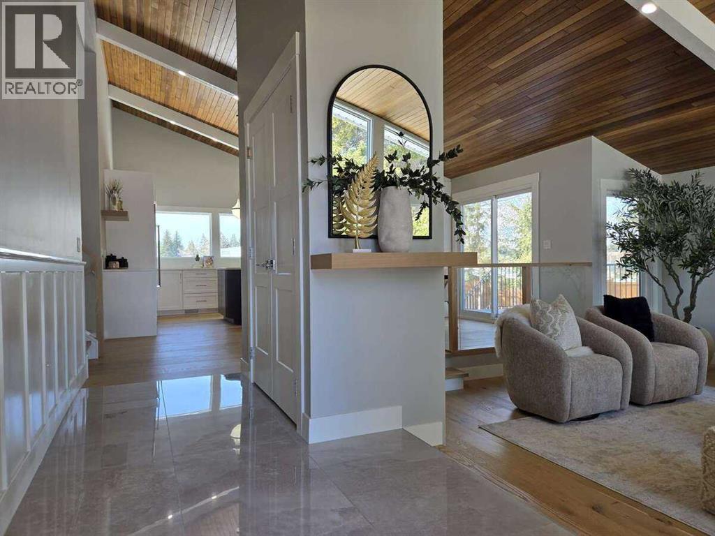 172 Oakchurch Place Sw, Calgary, Alberta  T2V 4B5 - Photo 2 - A2302538