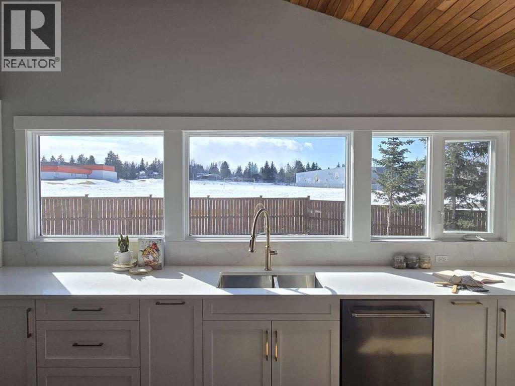 172 Oakchurch Place Sw, Calgary, Alberta  T2V 4B5 - Photo 12 - A2302538