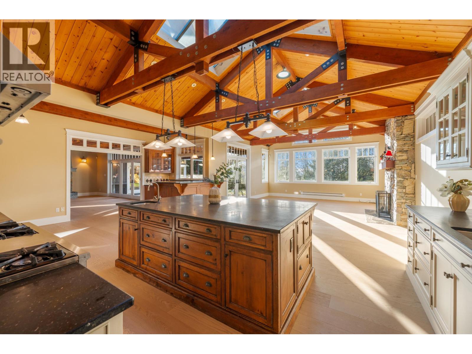 366 KEITH ROAD, West Vancouver, British Columbia