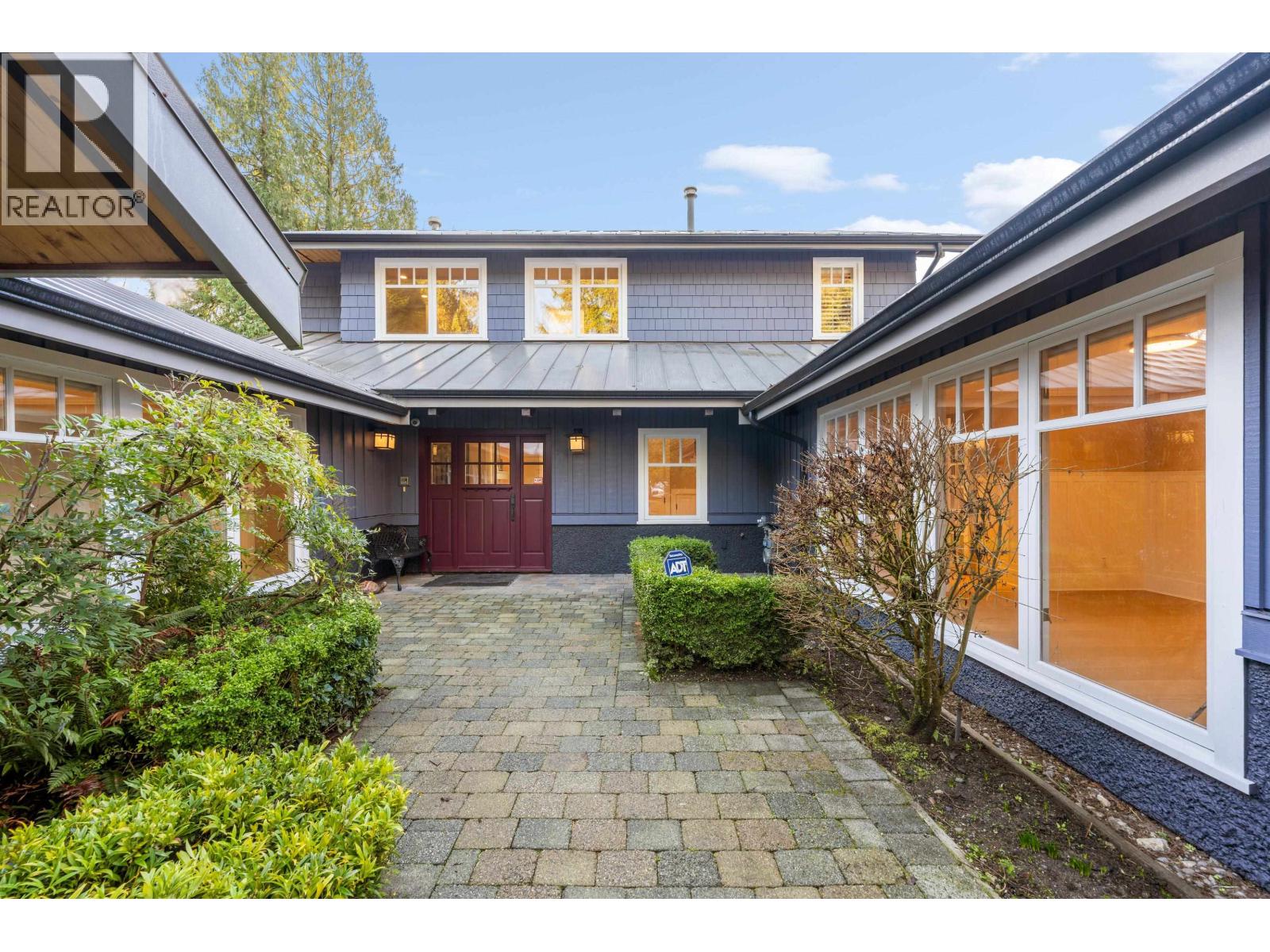 366 Keith Road, West Vancouver, British Columbia  V7T 1L7 - Photo 2 - R3114407