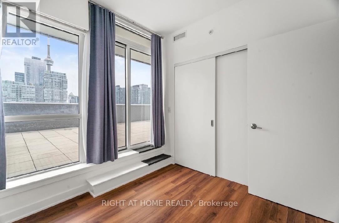 2011 - 210 Simcoe Street, Toronto, Ontario  M5T 0A9 - Photo 13 - C13028020