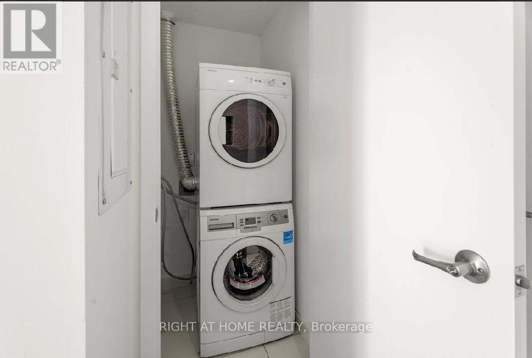 2011 - 210 Simcoe Street, Toronto, Ontario  M5T 0A9 - Photo 15 - C13028020