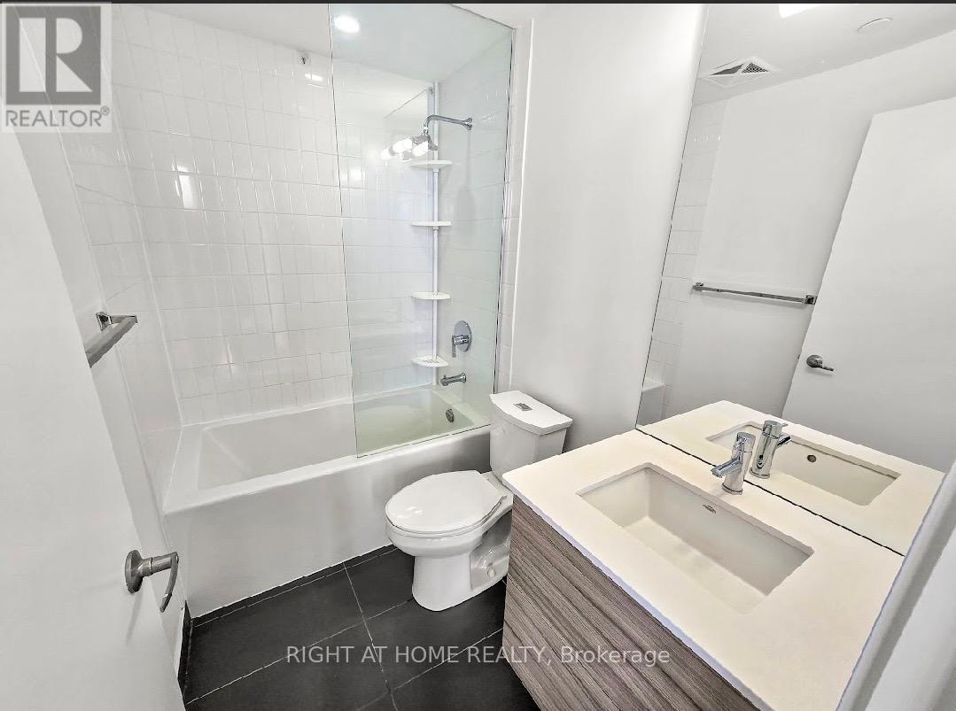 2011 - 210 Simcoe Street, Toronto, Ontario  M5T 0A9 - Photo 16 - C13028020