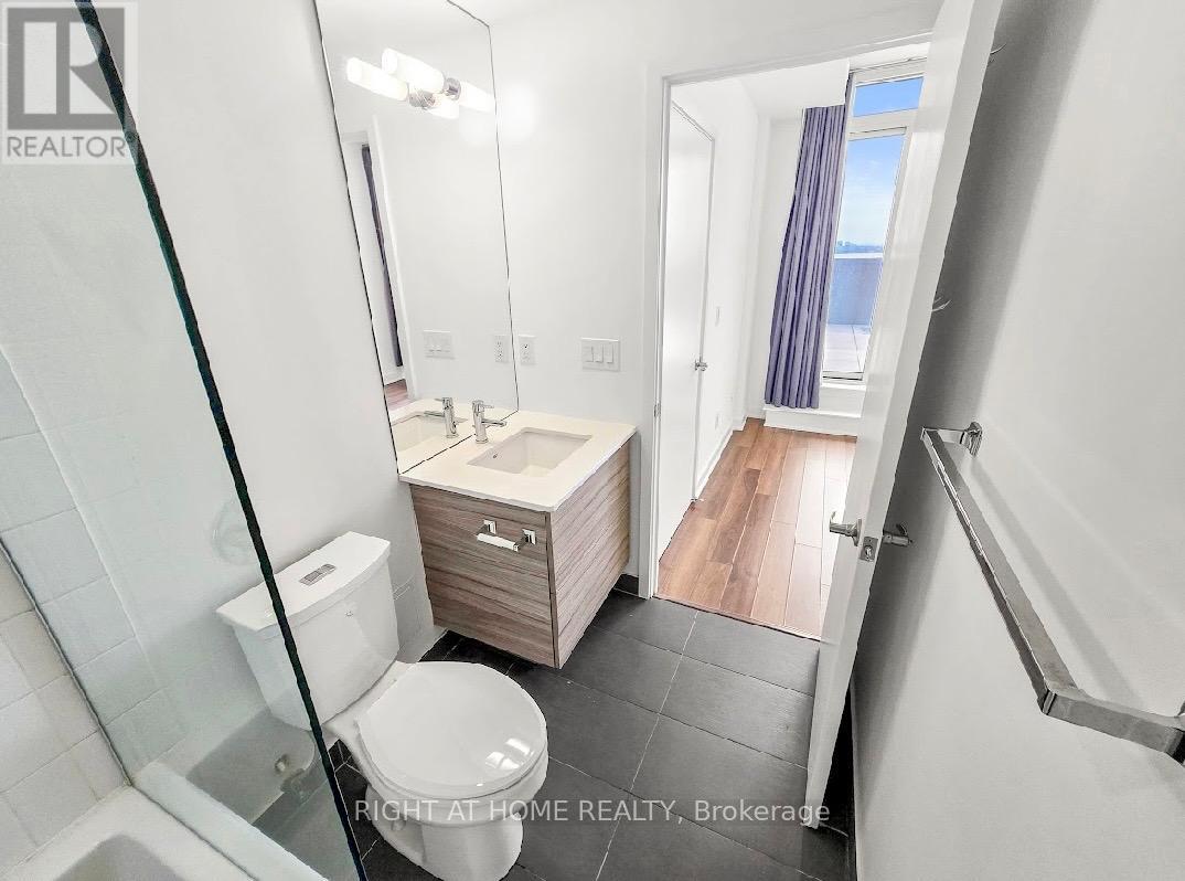 2011 - 210 Simcoe Street, Toronto, Ontario  M5T 0A9 - Photo 17 - C13028020