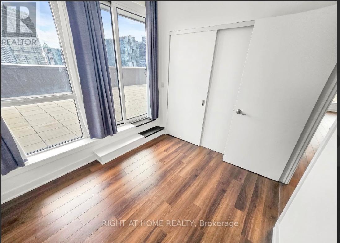 2011 - 210 Simcoe Street, Toronto, Ontario  M5T 0A9 - Photo 19 - C13028020