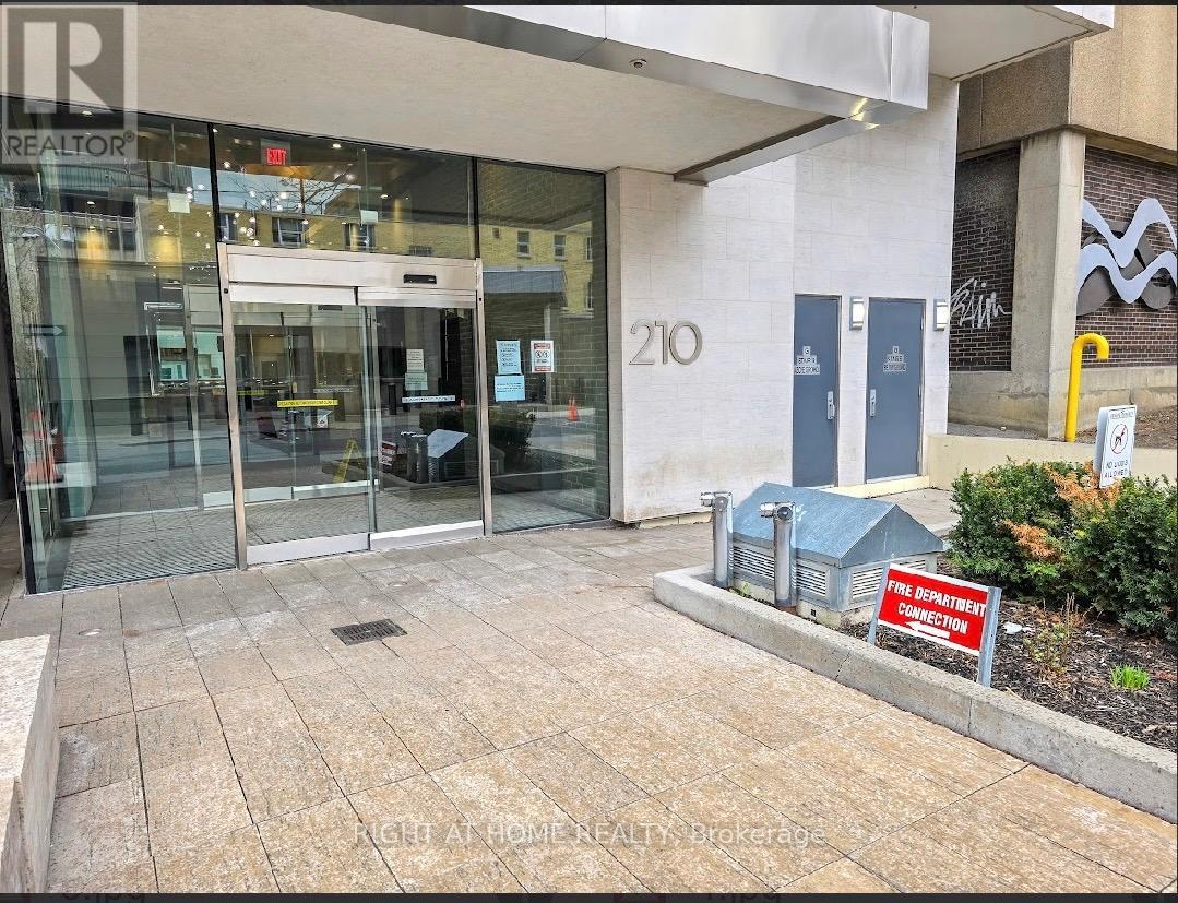 2011 - 210 Simcoe Street, Toronto, Ontario  M5T 0A9 - Photo 2 - C13028020