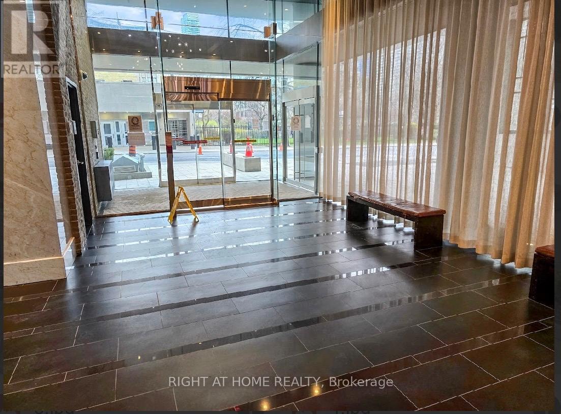 2011 - 210 Simcoe Street, Toronto, Ontario  M5T 0A9 - Photo 4 - C13028020