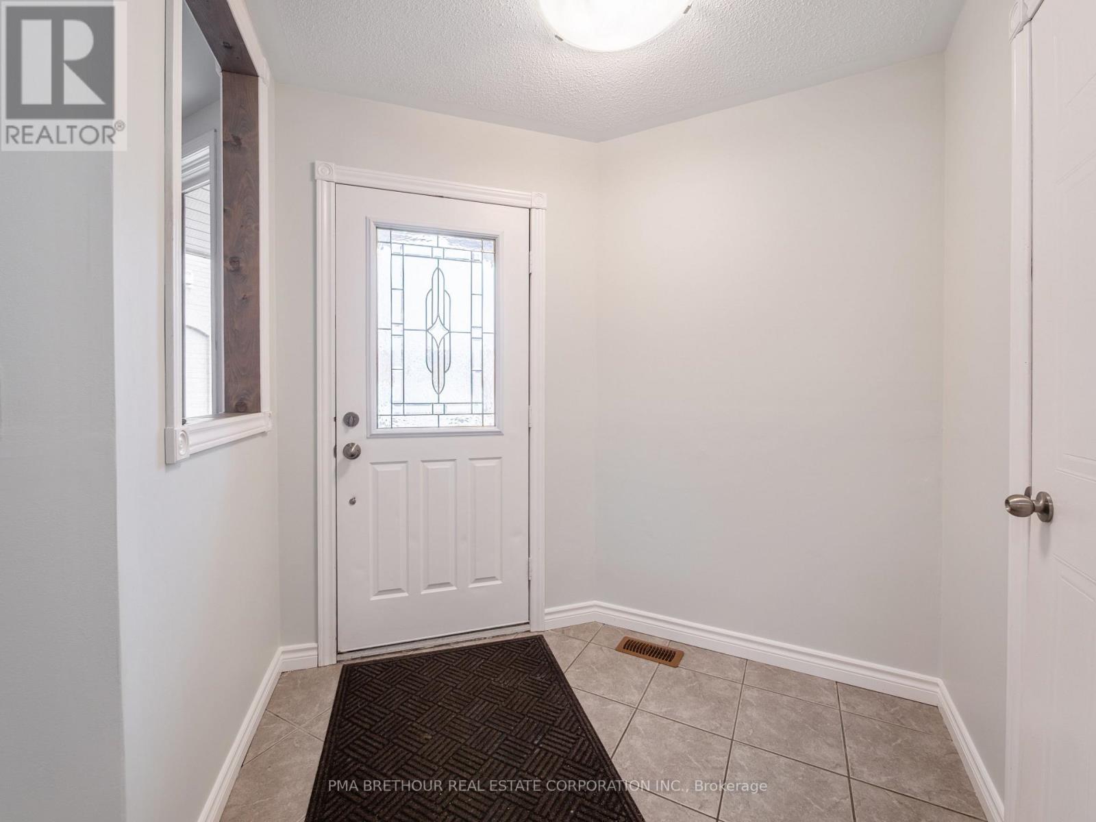 110 White Pine Crescent, Pickering, Ontario  L1V 6S3 - Photo 4 - E13028036