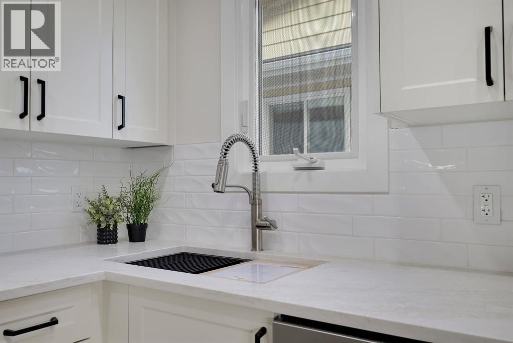 308 Doverview Crescent Se, Calgary, Alberta  T2B 1Y6 - Photo 13 - A2283538