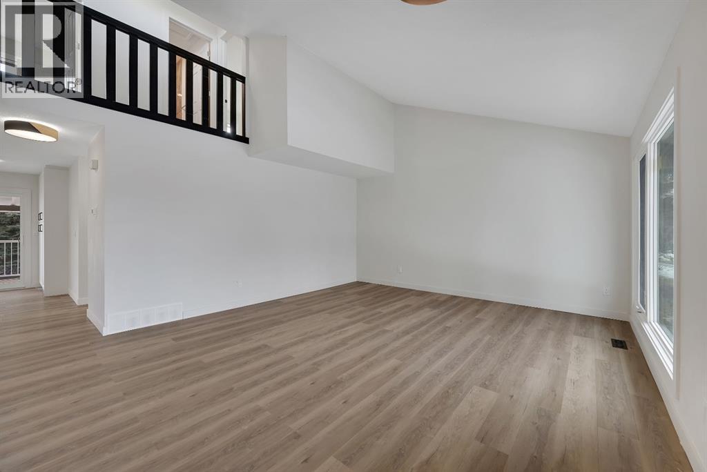 308 Doverview Crescent Se, Calgary, Alberta  T2B 1Y6 - Photo 4 - A2283538