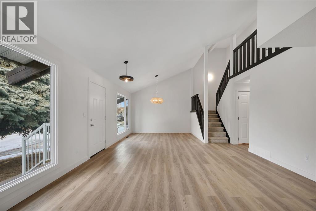 308 Doverview Crescent Se, Calgary, Alberta  T2B 1Y6 - Photo 7 - A2283538