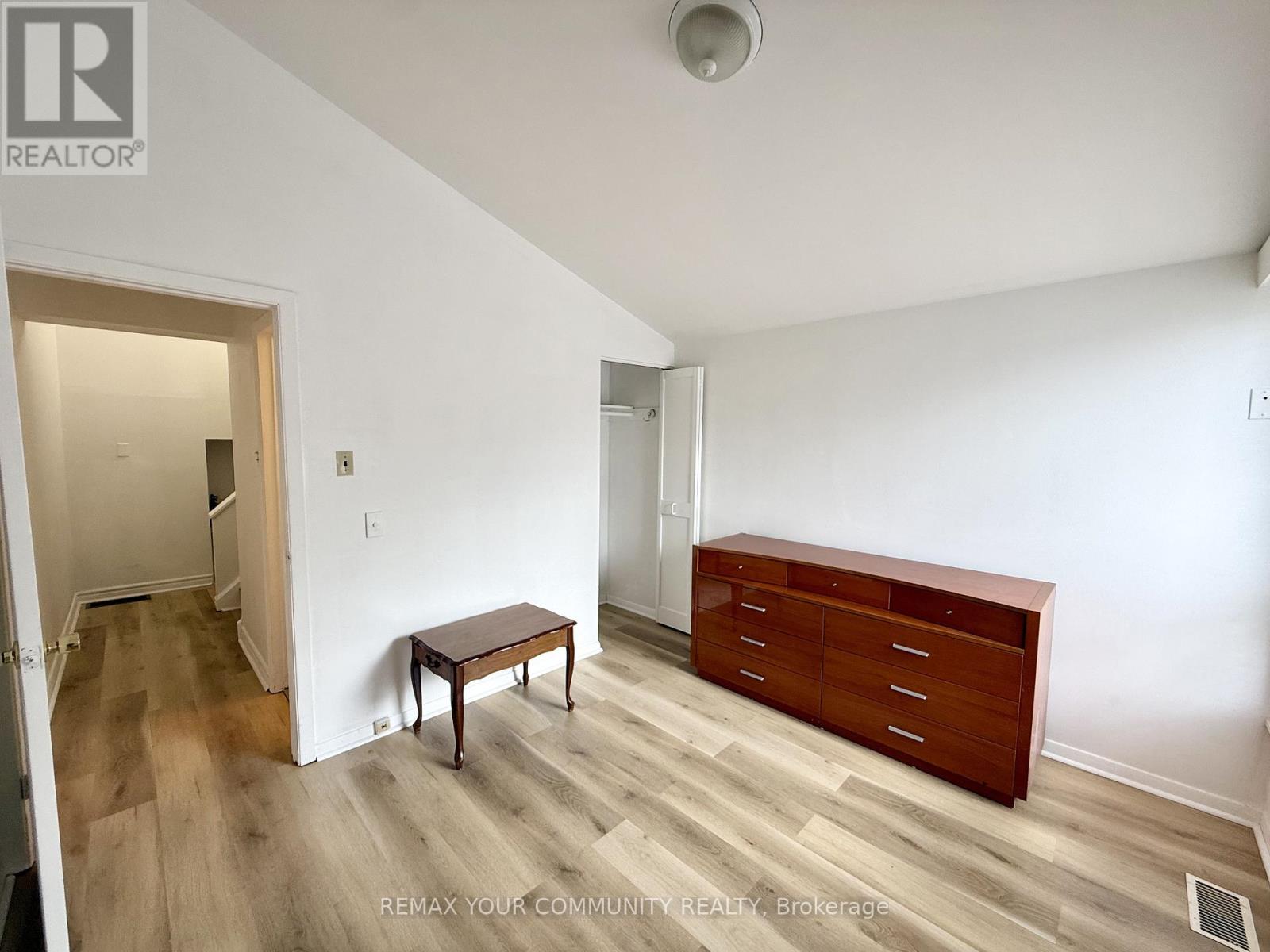 Upper - 17 Regatta Crescent, Toronto, Ontario  M2R 2X7 - Photo 10 - C13026872