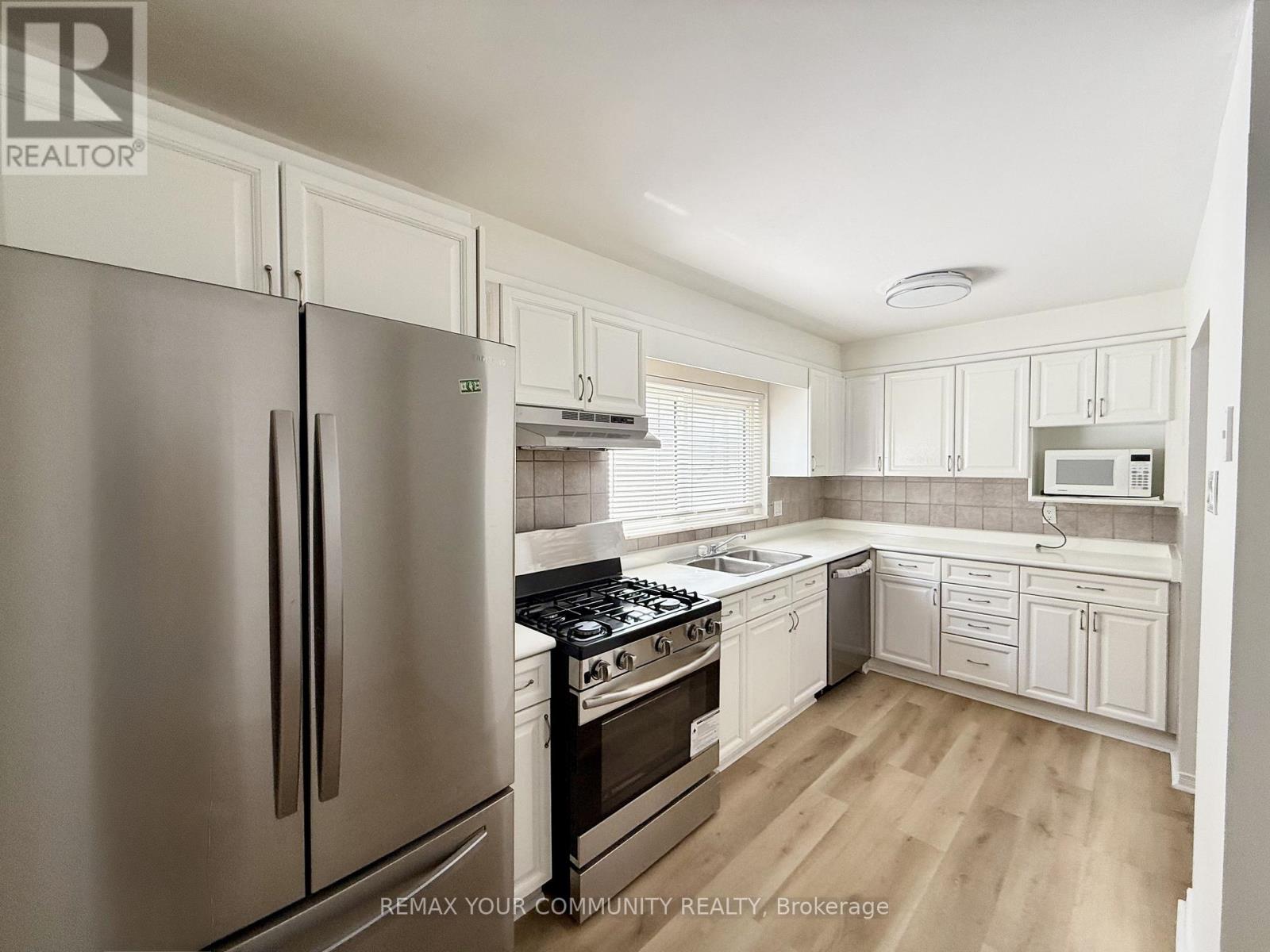 Upper - 17 Regatta Crescent, Toronto, Ontario  M2R 2X7 - Photo 2 - C13026872