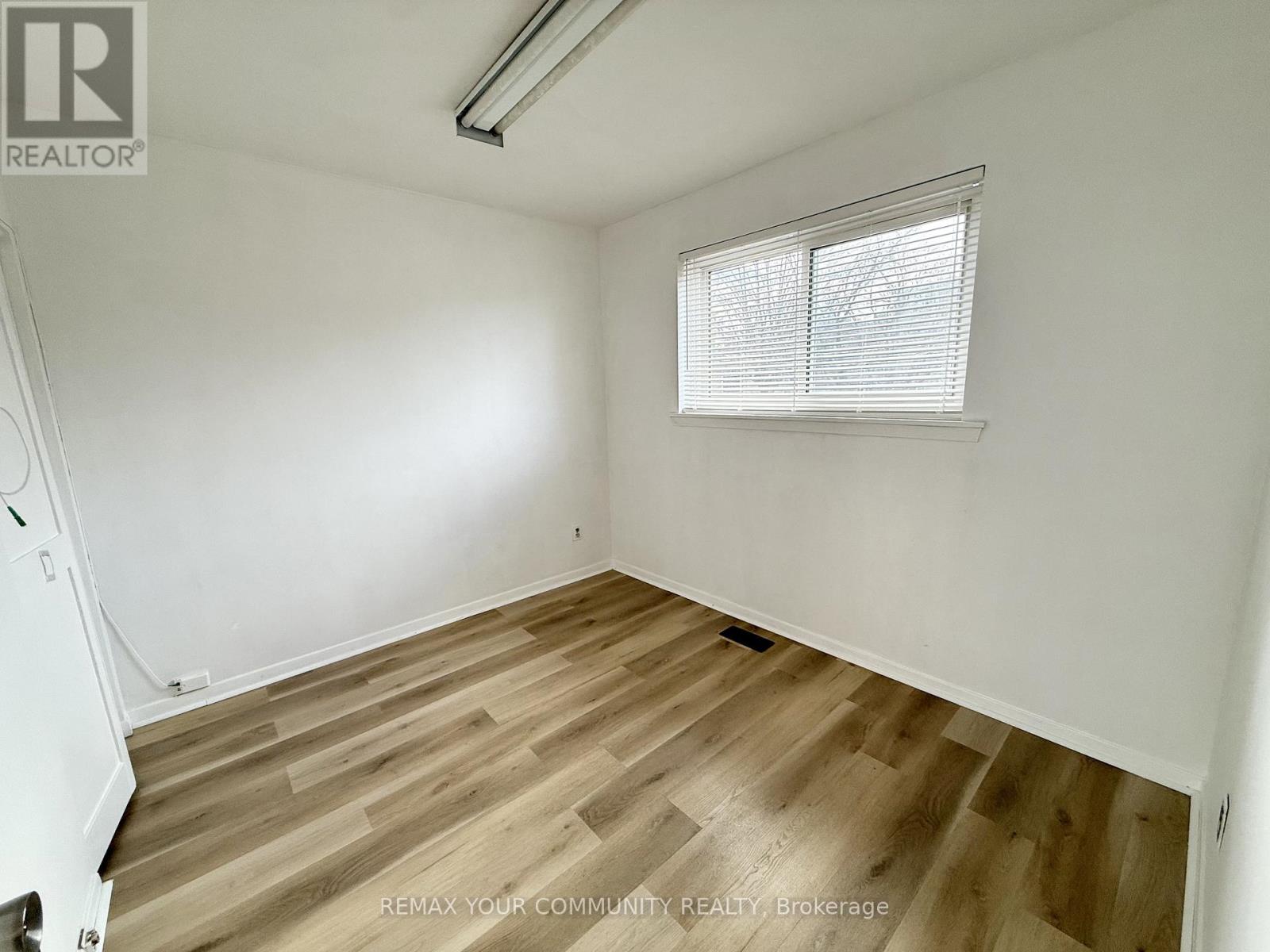 Upper - 17 Regatta Crescent, Toronto, Ontario  M2R 2X7 - Photo 17 - C13026872