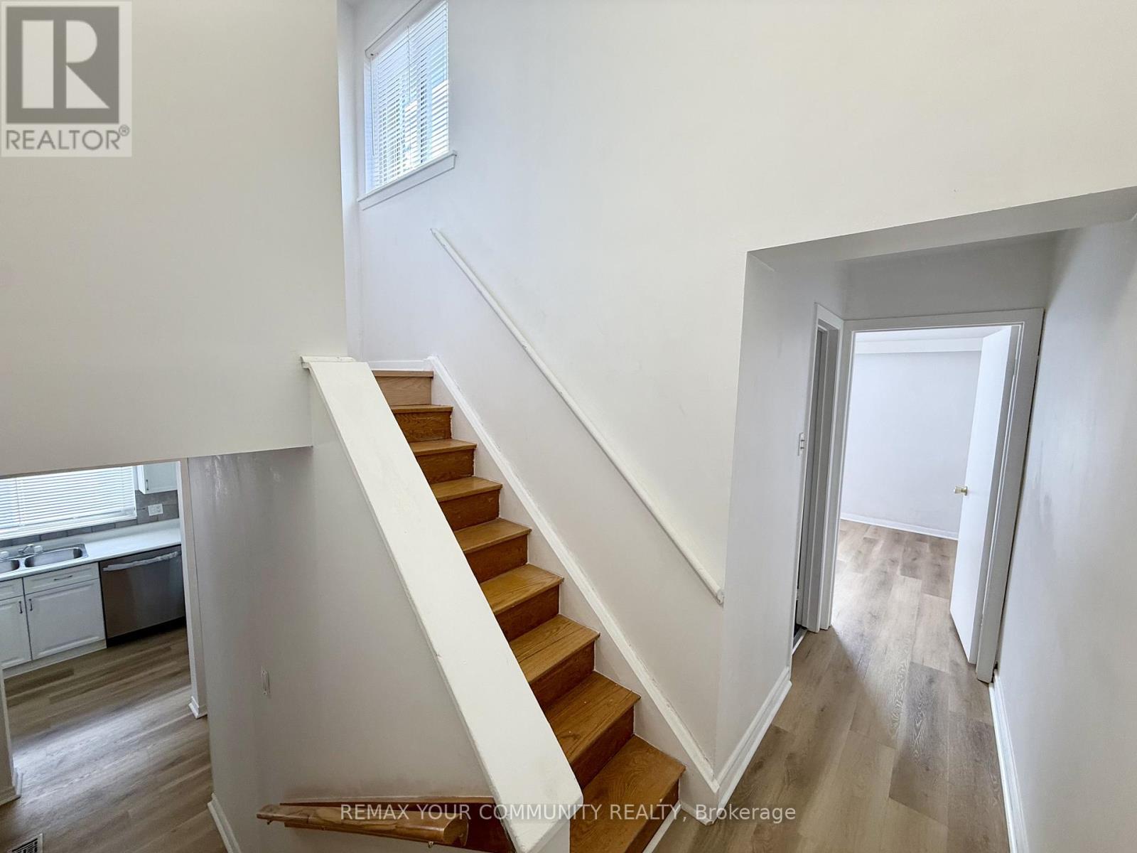 Upper - 17 Regatta Crescent, Toronto, Ontario  M2R 2X7 - Photo 8 - C13026872