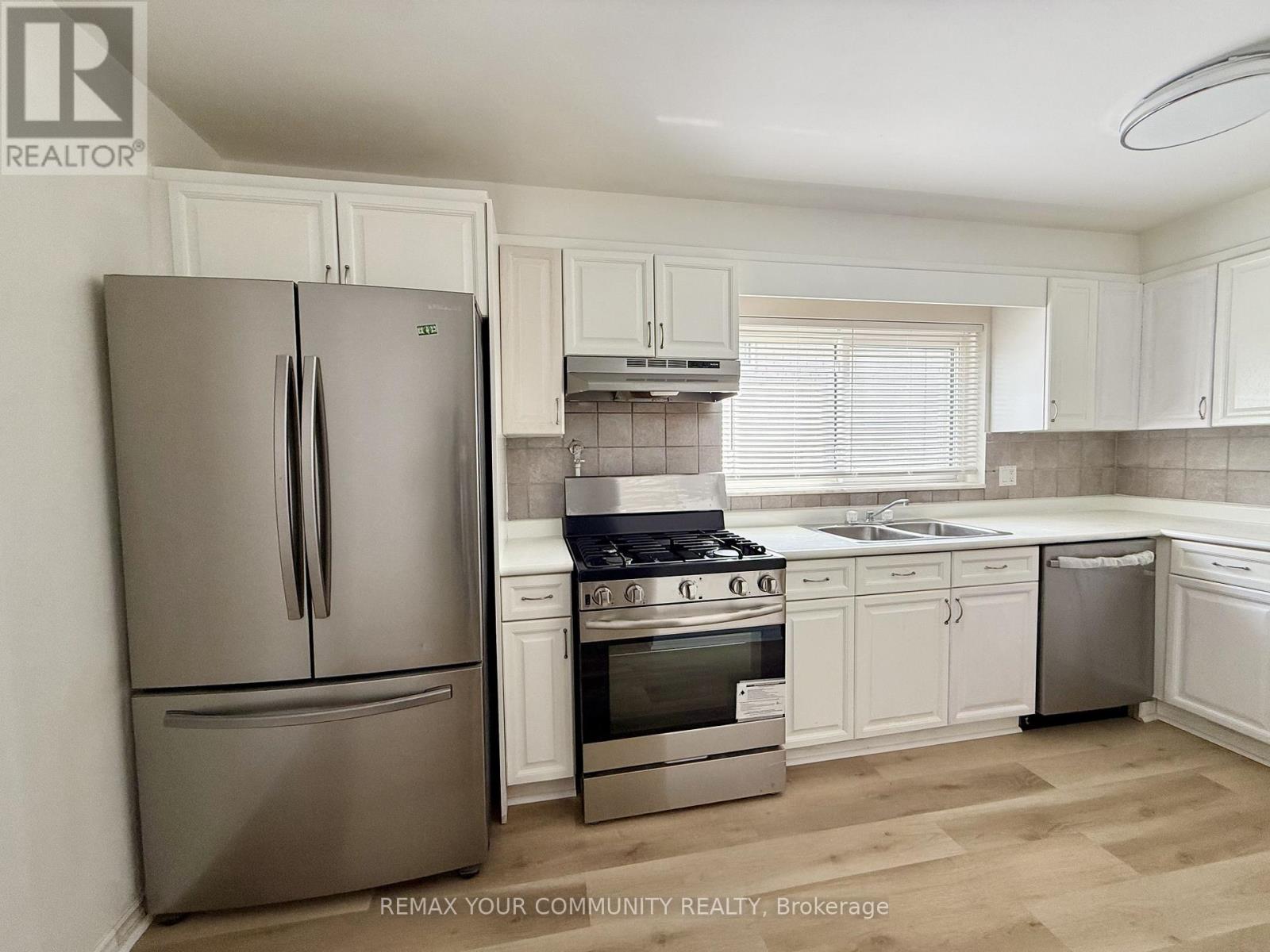 Upper - 17 Regatta Crescent, Toronto, Ontario  M2R 2X7 - Photo 3 - C13026872