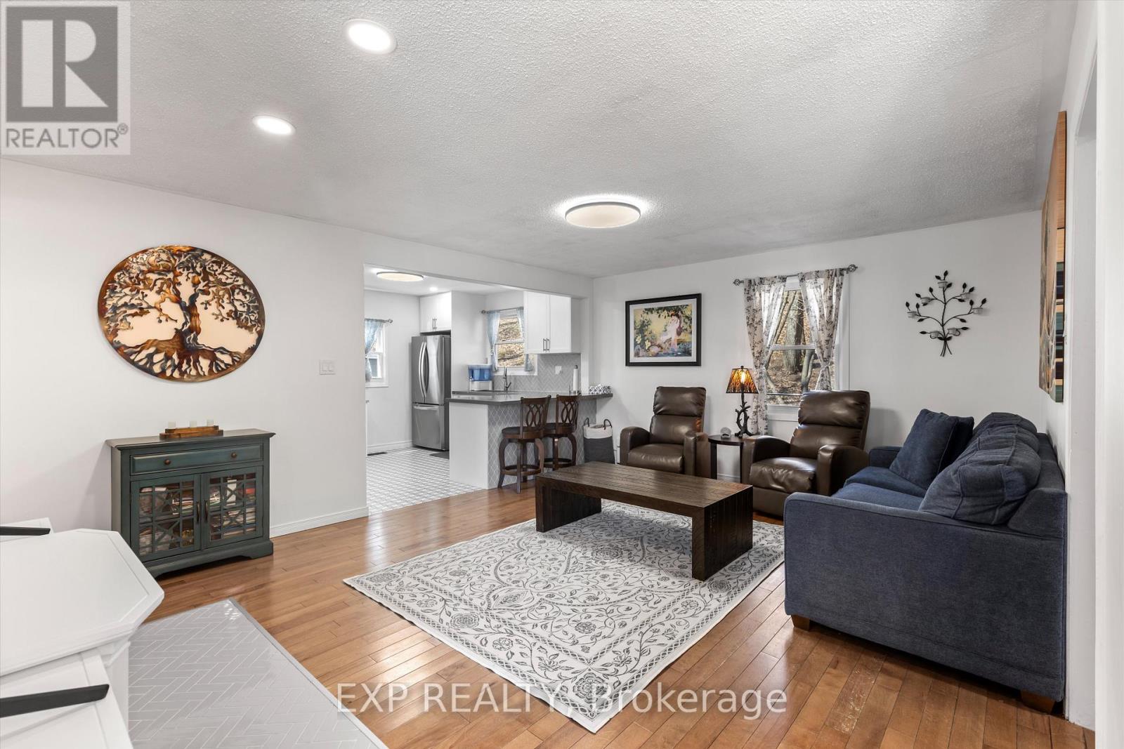 34 Connor Drive, Whitchurch-Stouffville, Ontario  L4A 7X3 - Photo 6 - N12980846