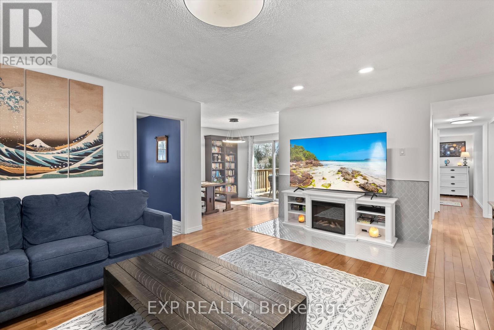 34 Connor Drive, Whitchurch-Stouffville, Ontario  L4A 7X3 - Photo 4 - N12980846