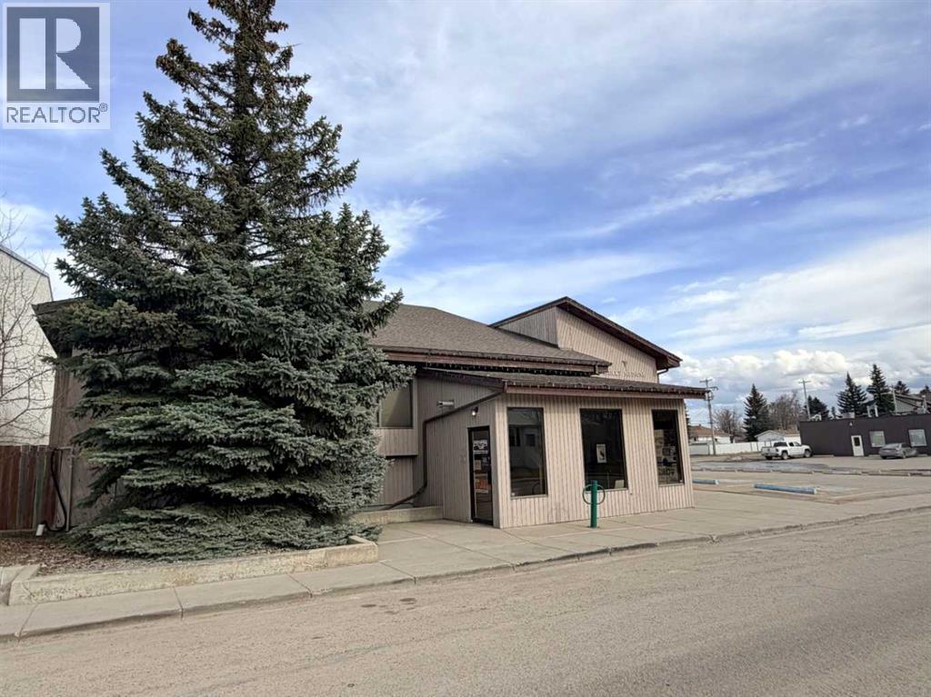 5127 49 Street, Rocky Mountain House, Alberta  T4T 1B8 - Photo 2 - A2299986