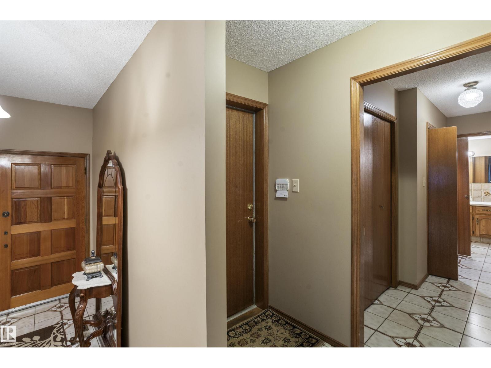 9831 158 Av Nw, Edmonton, Alberta  T5X 4V3 - Photo 33 - E4483437