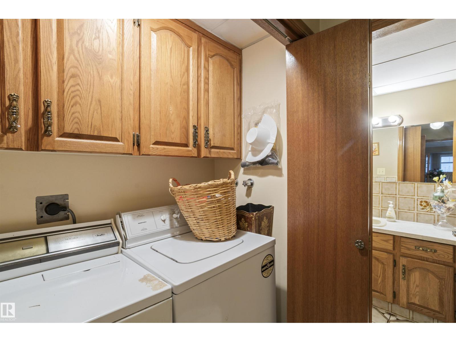 9831 158 Av Nw, Edmonton, Alberta  T5X 4V3 - Photo 35 - E4483437