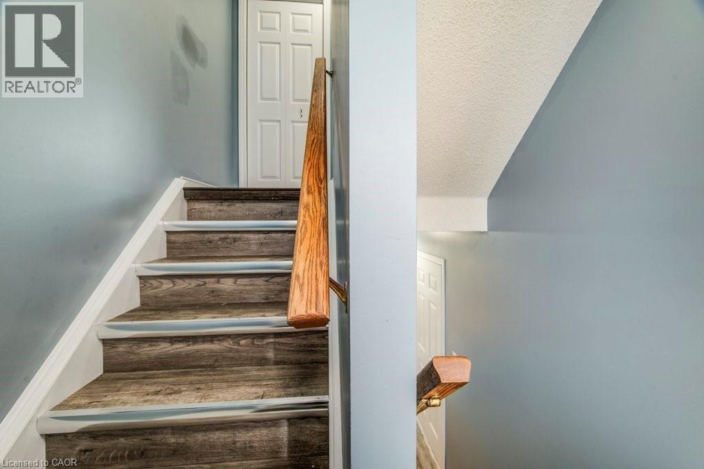 633 Grange Crescent, Waterloo, Ontario  N2T 2L9 - Photo 6 - 40818116