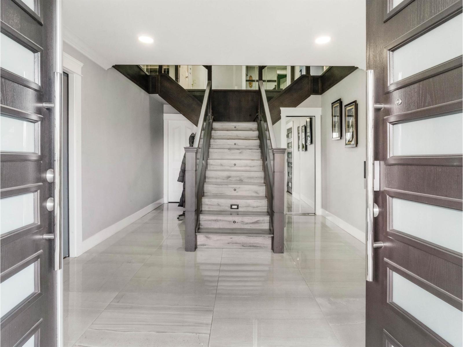 7078 126a Street, Surrey, British Columbia  V3W 6G3 - Photo 2 - R3113574