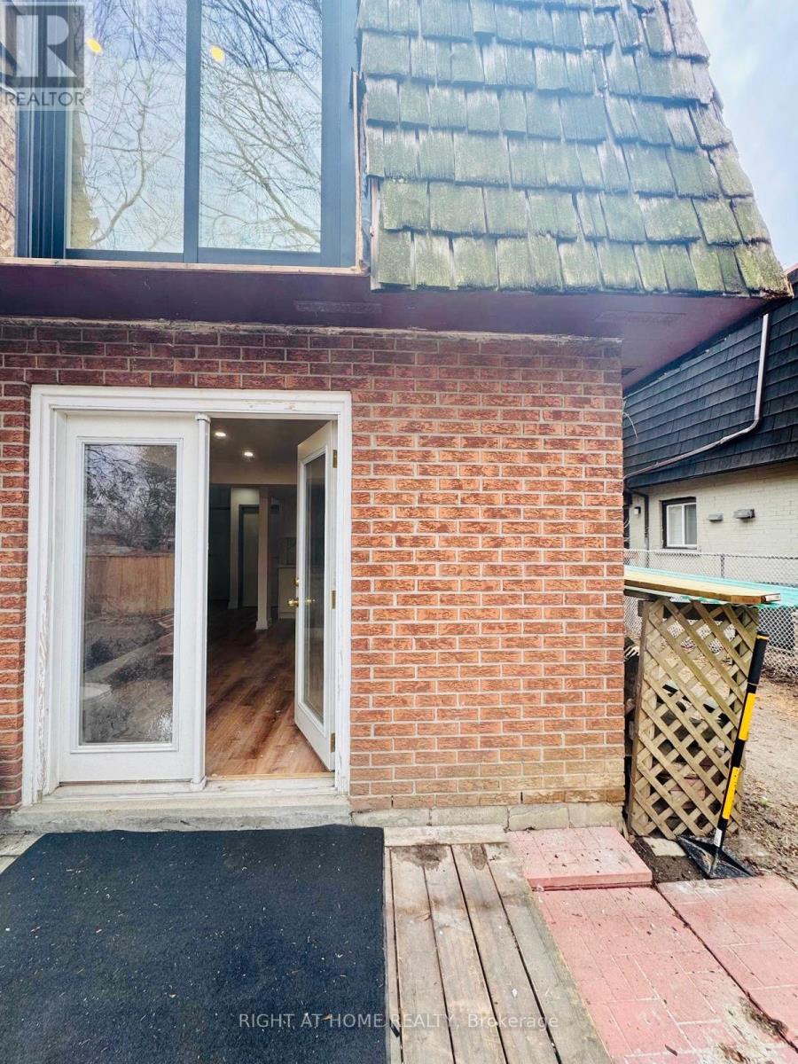 9 TILLEY DRIVE, Toronto, Ontario