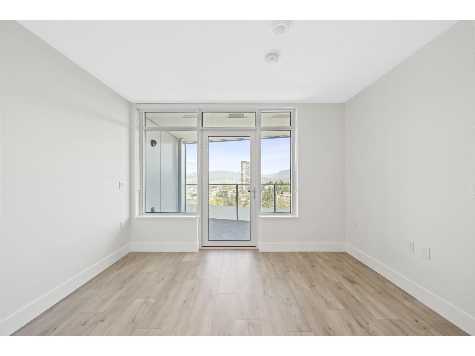 1607 10428 Whalley Boulevard, Surrey, British Columbia  V3T 0W2 - Photo 2 - R3114259