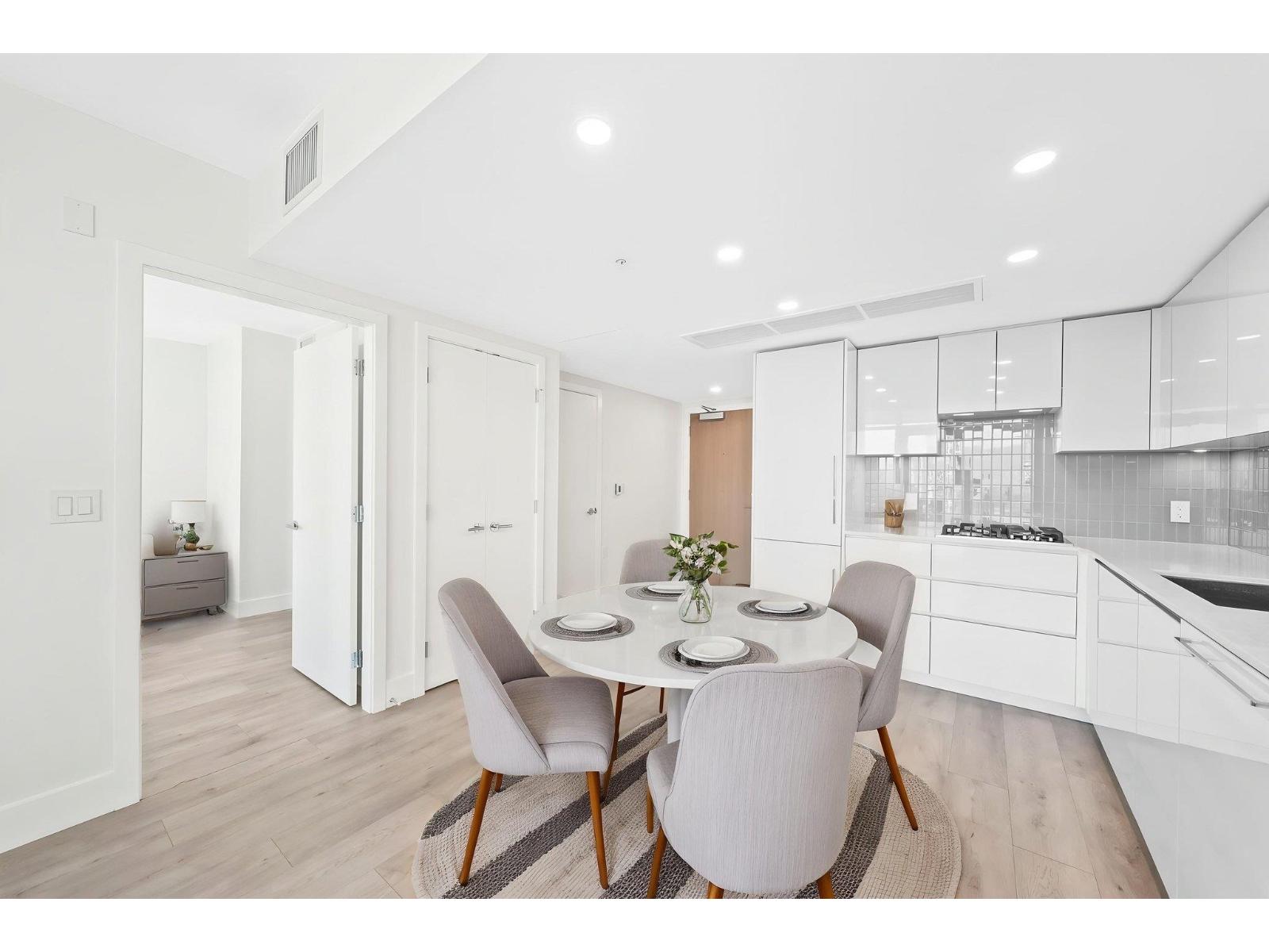 1607 10428 Whalley Boulevard, Surrey, British Columbia  V3T 0W2 - Photo 3 - R3114259