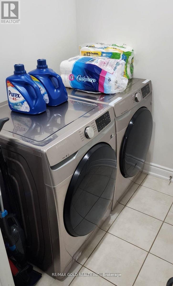 298 Etheridge Avenue, Milton, Ontario  L9E 1H7 - Photo 13 - W12876430